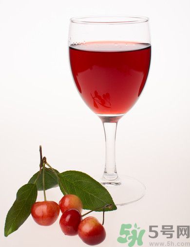 櫻桃泡酒能治療痛風嗎？櫻桃泡酒能喝嗎？