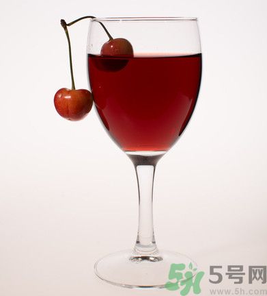 櫻桃泡酒能治療痛風嗎？櫻桃泡酒能喝嗎？