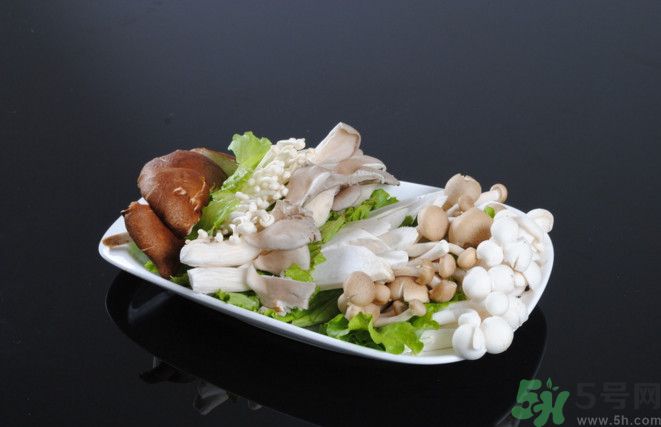 蘑菇能生吃嗎？蘑菇生吃會(huì)中毒嗎？