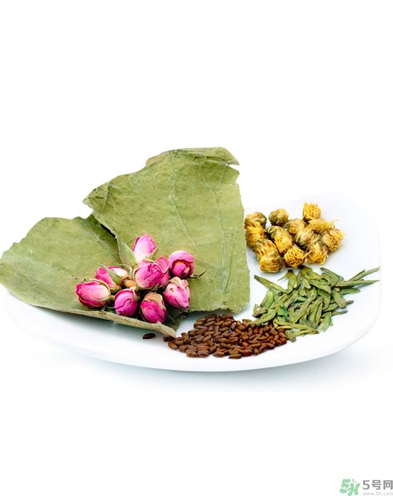 荷葉冬瓜減肥茶的做法是什么？喝荷葉冬瓜減肥茶有什么注意事項？
