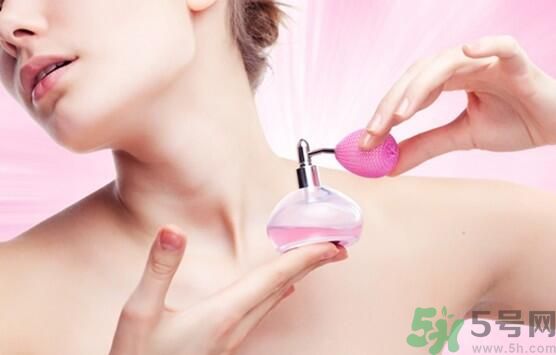 香水會(huì)導(dǎo)致不孕嗎？使用香水要注意什么？