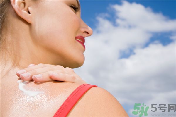 為什么涂了防曬霜還是會曬黑？涂防曬霜要注意什么？