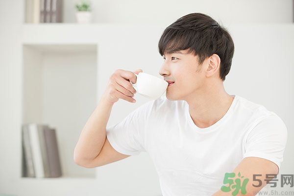 左撇子真的更聰明嗎？左撇子的優(yōu)勢與劣勢