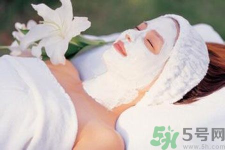 皮膚出油吃什么好？皮膚出油應(yīng)該吃什么？