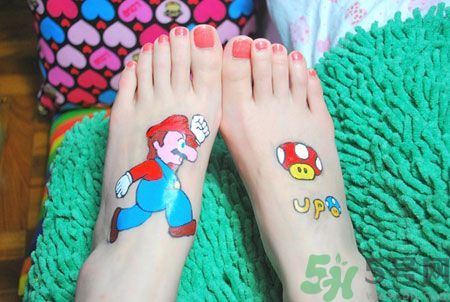 腳心長(zhǎng)水泡是怎么回事？腳心長(zhǎng)水泡怎么辦？