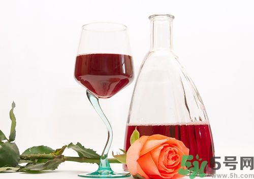 喝紅酒可以美容嗎？喝紅酒有什么好處？
