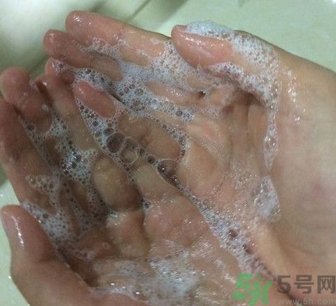 一人一方龍腦祛痘凈顏洗面奶怎么樣？好用嗎？