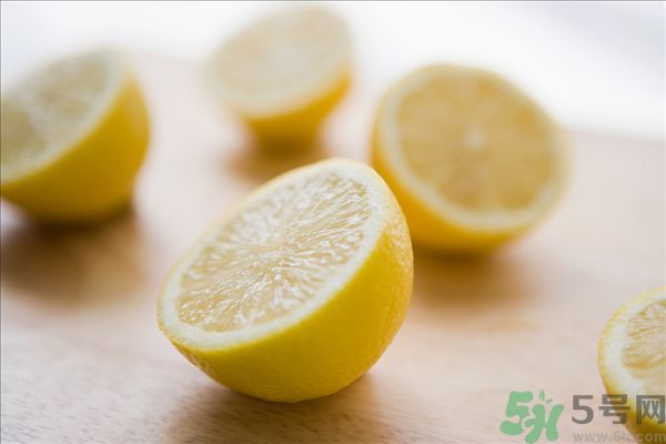 檸檬汁蛋清面粉做面膜能祛斑嗎？檸檬汁蛋清面粉能做面膜嗎？