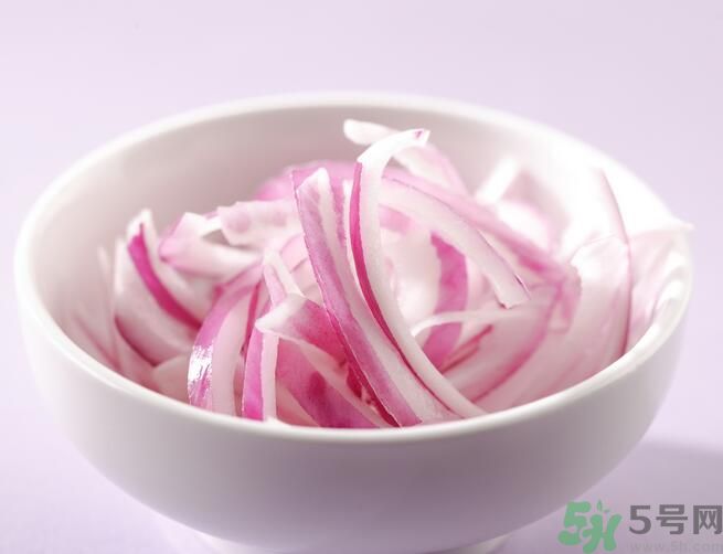 洋蔥可以生吃嗎？洋蔥生吃有什么好處？