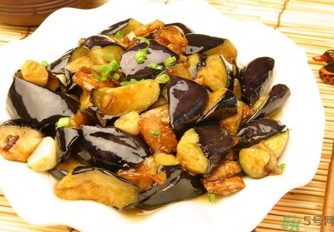 如何炒茄子不變色呢？怎么炒茄子才能不變色？