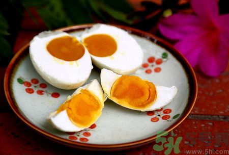 吃咸鴨蛋會(huì)上火嗎？吃咸鴨蛋可以降火嗎？