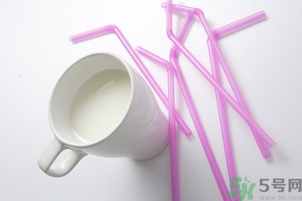 夏天運(yùn)動后吃西瓜好嗎？夏天運(yùn)動后喝什么解暑？