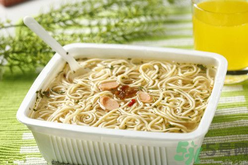 經(jīng)常吃方便面會(huì)怎么樣?經(jīng)常吃方便面有什么危害?