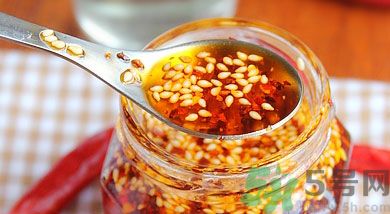 夏天辣椒油要放冰箱嗎？辣椒油可以放冰箱嗎？