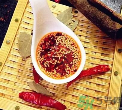 夏天辣椒油要放冰箱嗎？辣椒油可以放冰箱嗎？