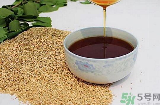夏天小磨油要不要放冰箱？小磨油可不可以放冰箱？