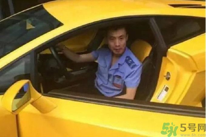 開蘭博基尼上下班的人是誰？開蘭博基尼上下班開的是哪輛公交車？