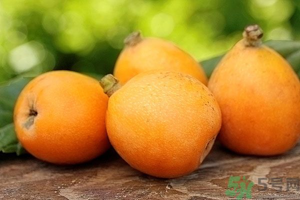 枇杷能跟百合一起煮嗎？ 枇杷能和銀耳一起煮嗎？