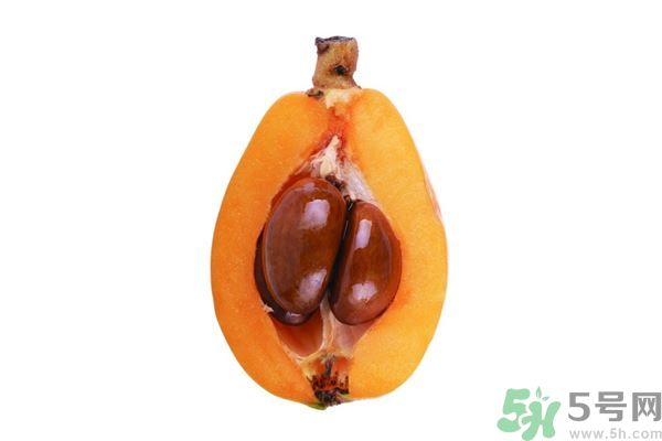 枇杷能跟百合一起煮嗎？ 枇杷能和銀耳一起煮嗎？