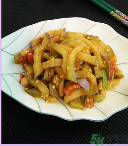 炒茄子發(fā)黑怎么辦？炒茄子怎么才能不發(fā)黑？
