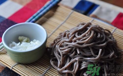 蕎麥怎么做成面條？蕎麥面條怎么做好吃？