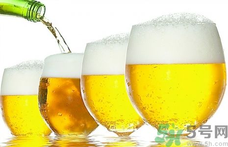 過(guò)期啤酒能喝嗎？過(guò)期啤酒喝了會(huì)怎么樣？
