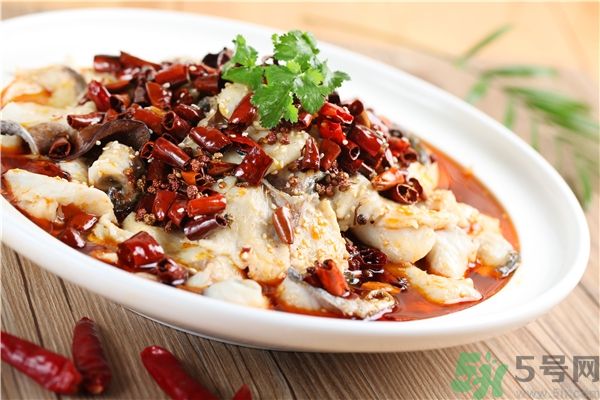 吃魚(yú)的時(shí)候能喝茶嗎？吃魚(yú)可以喝茶嗎？