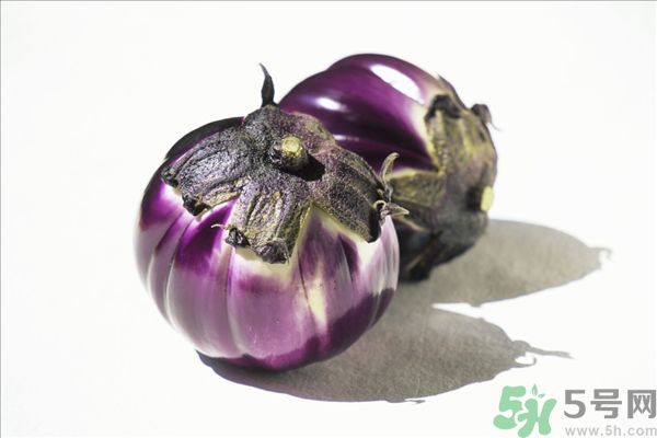 茄子里面有黑點(diǎn)能吃嗎？茄子里面黑了能吃嗎？