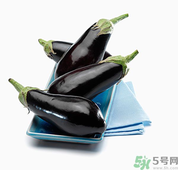 茄子里面發(fā)棕色能吃嗎？茄子里面有褐色能吃嗎？