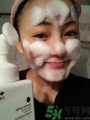 優(yōu)美成分零負(fù)擔(dān)清透水感凝霜適合什么年齡？?jī)?yōu)美成分零負(fù)擔(dān)清透水感凝霜怎么樣？