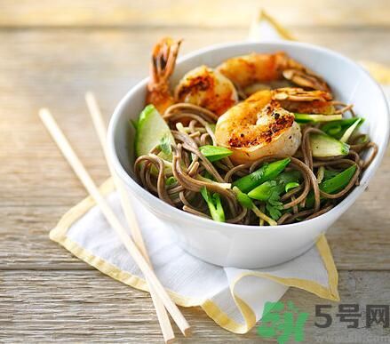 生菜可以和蝦一起吃嗎？生菜和蝦一起吃可以嗎？