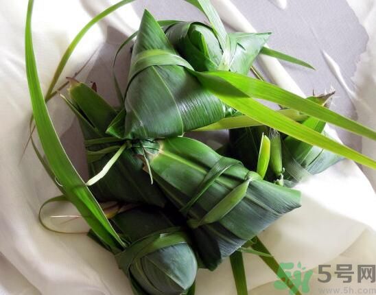 熟粽子泡在水里會(huì)壞嗎？熟粽子為什么要泡在水里？