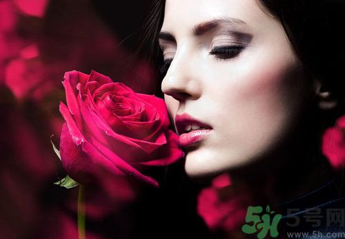 女性喝菖蒲酒有什么好處？女性喝菖蒲酒可以調(diào)經(jīng)嗎？