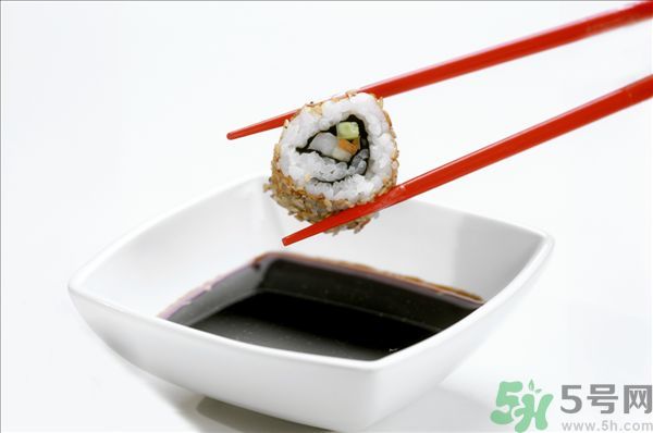老抽和生抽的區(qū)別方法？怎么區(qū)分生抽和老抽？