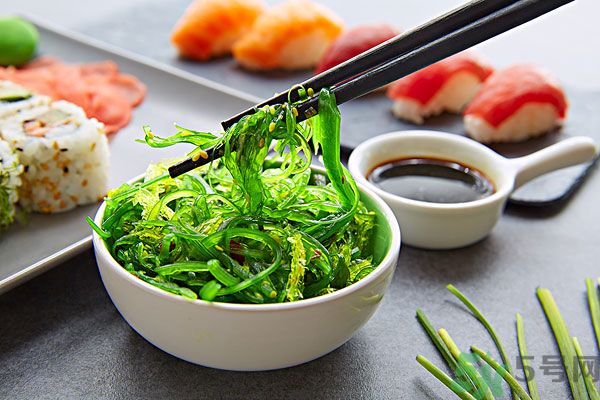 涼拌生菜放生抽還是老抽？涼拌菜放什么醬油好？