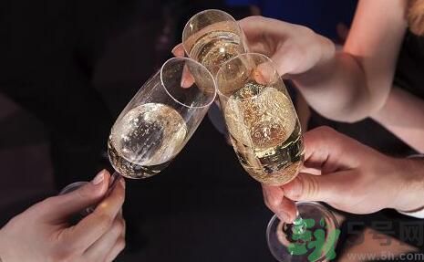 胡蘿卜汁可以解酒嗎？喝胡蘿卜汁可以醒酒嗎？