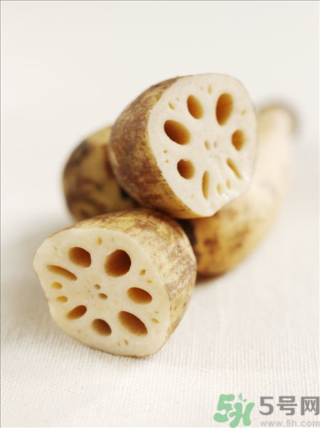 蓮藕里面的泥怎么清理？蓮藕里面的泥巴怎么洗？
