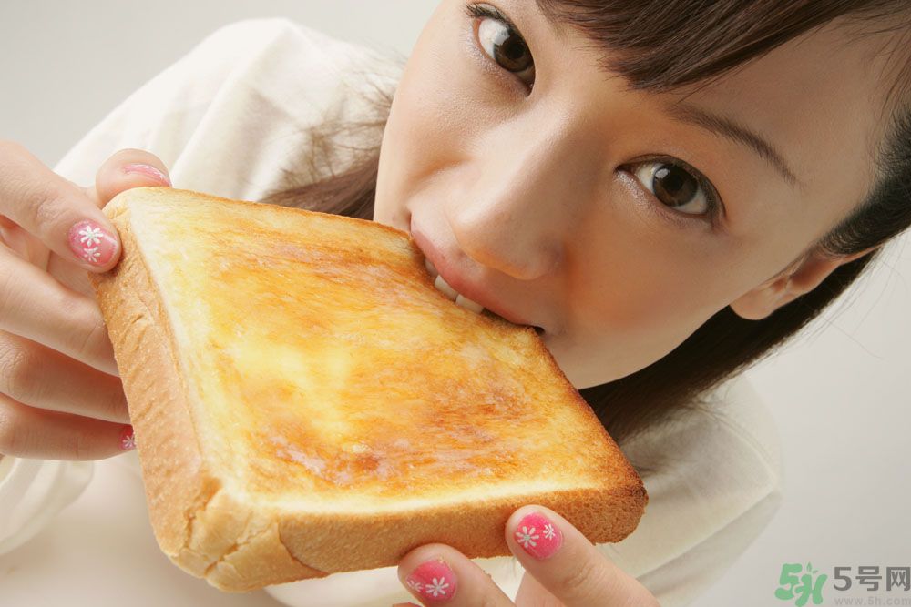青春期女生吃很多是怎么回事？青春期女生很能吃怎么辦？