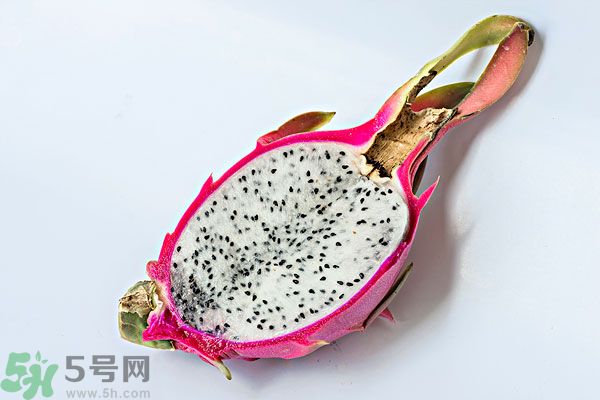 火龍果外面發(fā)霉了里面還能吃么？火龍果外皮爛了還能吃嗎？