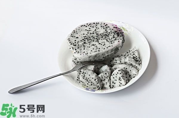 火龍果外面發(fā)霉了里面還能吃么？火龍果外皮爛了還能吃嗎？