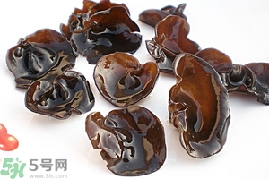 木耳能用開水泡嗎？泡木耳用熱水還是涼水好？