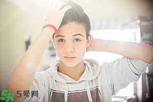 熬夜眼睛腫了怎么辦？熬夜眼睛紅了怎么辦？