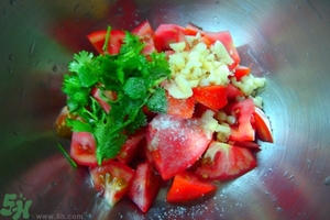 夏天秋葵怎么做好吃？秋葵在夏天怎么做？