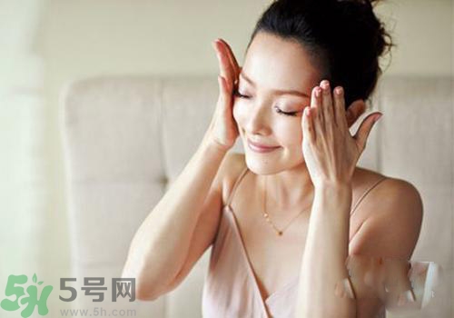 肌底液和精華液有什么區(qū)別？肌底液和精華液的區(qū)別