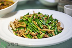 隔夜的韭菜能吃嗎？韭菜炒熟后第二天能吃嗎？