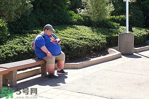 拜拜肉是怎么形成的？蝴蝶袖是怎么引起的？