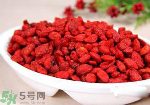 枸杞放久了變濕了可以吃嗎？枸杞放久了變黏了可以吃嗎？