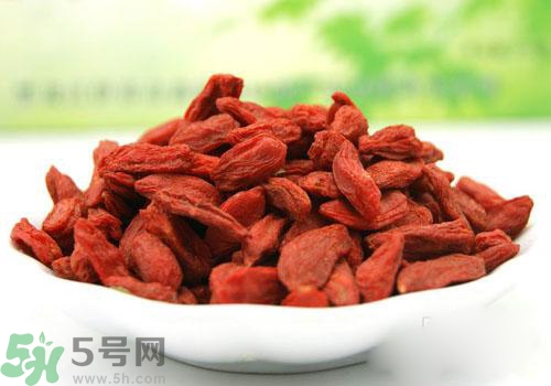 枸杞放久了變濕了可以吃嗎？枸杞放久了變黏了可以吃嗎？