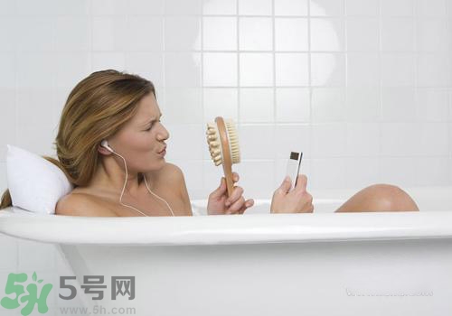 夏天一天洗幾次澡比較好？夏天一天洗幾次澡比較養(yǎng)生？