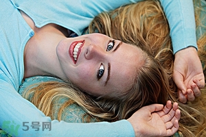 15歲女生接吻會懷孕嗎？女生和男生舌吻會懷孕嗎？